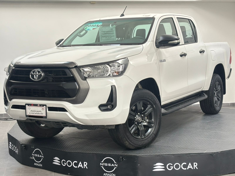 Toyota Comerciales Hilux Pick-Up 4 pts. SR, Doble Cab., TM5, a/ac., VE, RA-17 2023